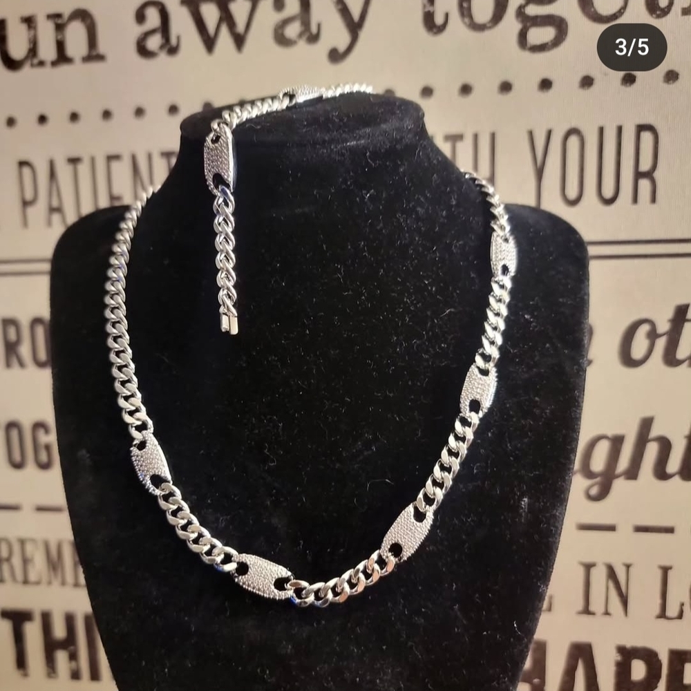 Nwot Silver Rhinestone Chain Necklace